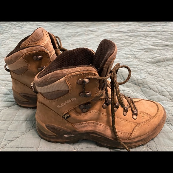 Lowa Shoes - Lowa Hiking Boots Women’s 6.5